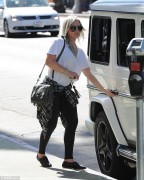 [LQ tag] Hilary Duff - out in LA 5/2/15